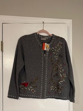 NWT croft & barrow Gray Embroidered Cardigan w Red Cardinal Accent Granny Core